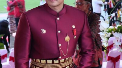 Menteri AHY Menangkan Busana Adat Terbaik pada Upacara Penurunan Bendera Sang Merah Putih
