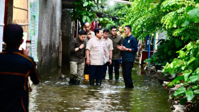 Presiden Prabowo Tinjau Warga Terdampak Banjir di Bekasi